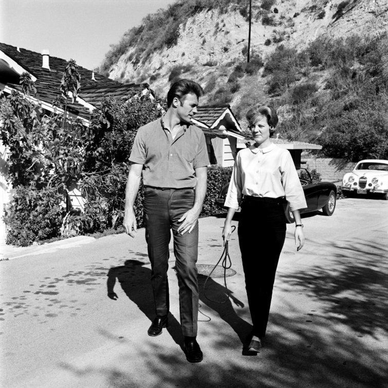 Globe Photos Entertainment Maggie Johnson Walking With Clint Eastwood